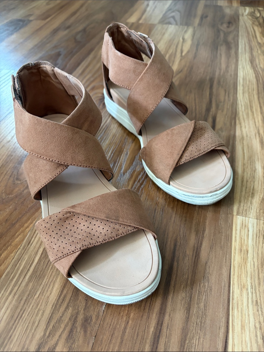 Women’s Dr Scholl’s Tan Suede Crisscross Wedge Sandals